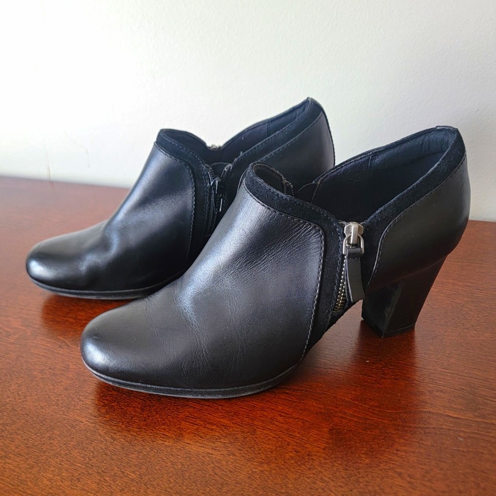 Clarks Women's 11M Black Leather Ankle Bootie Side Zip Round Toe Block Heel GUC